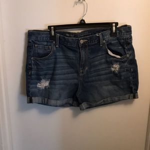 Boyfriend jean shorts